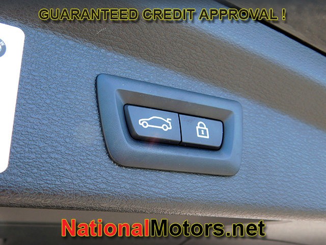 BMW X2 Vehicle Full-screen Gallery Image 08