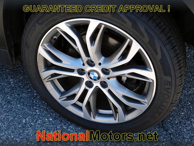 BMW X2 Vehicle Full-screen Gallery Image 09