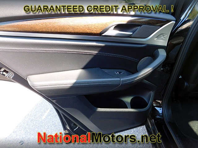 BMW X3 Vehicle Full-screen Gallery Image 11