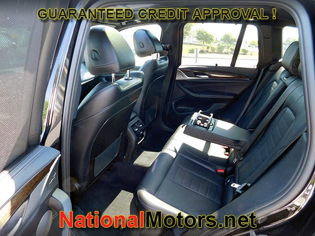 BMW X3 Vehicle Full-screen Gallery Image 13