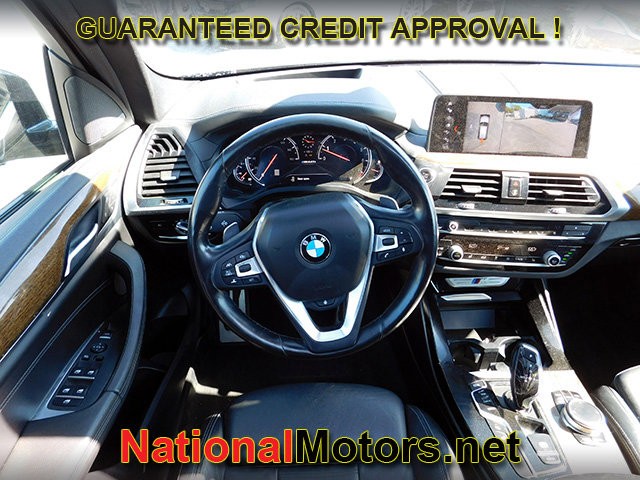 BMW X3 Vehicle Full-screen Gallery Image 15