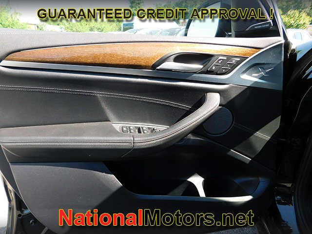 BMW X3 Vehicle Full-screen Gallery Image 16