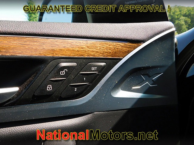 BMW X3 Vehicle Full-screen Gallery Image 17