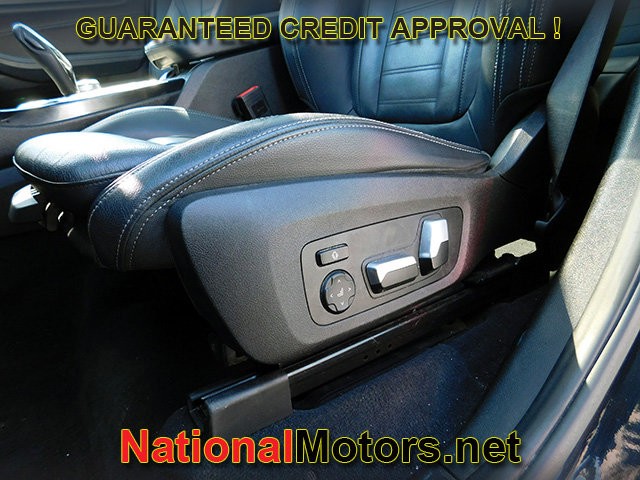 BMW X3 Vehicle Full-screen Gallery Image 18