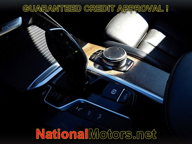 BMW X3 Vehicle Full-screen Gallery Image 23