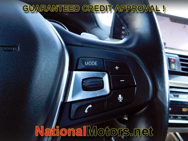 BMW X3 Vehicle Full-screen Gallery Image 24