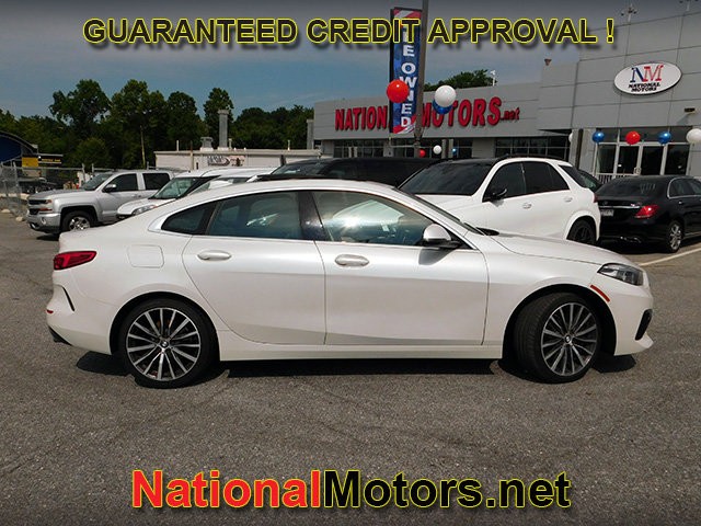 BMW 2 Series Vehicle Full-screen Gallery Image 02