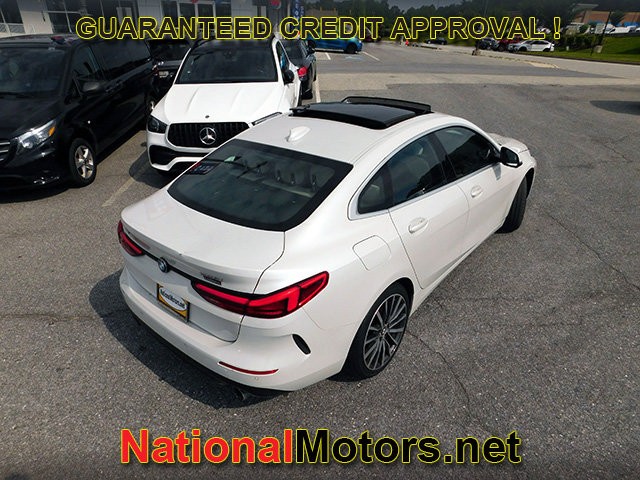 BMW 2 Series Vehicle Full-screen Gallery Image 04