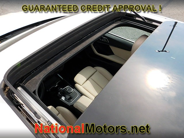 BMW 2 Series Vehicle Full-screen Gallery Image 06