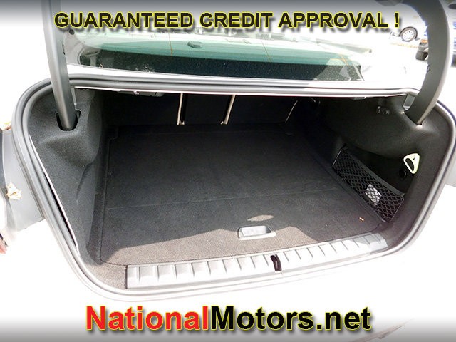 BMW 2 Series Vehicle Full-screen Gallery Image 07
