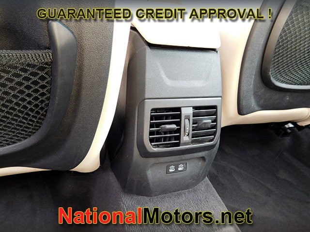 BMW 2 Series Vehicle Full-screen Gallery Image 10