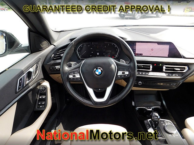 BMW 2 Series Vehicle Full-screen Gallery Image 11