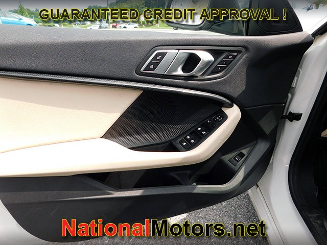 BMW 2 Series Vehicle Full-screen Gallery Image 12
