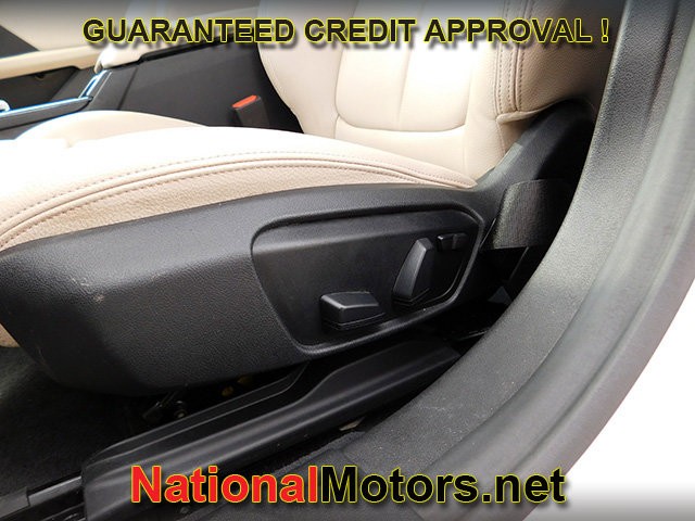 BMW 2 Series Vehicle Full-screen Gallery Image 15