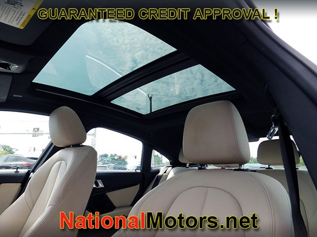BMW 2 Series Vehicle Full-screen Gallery Image 16