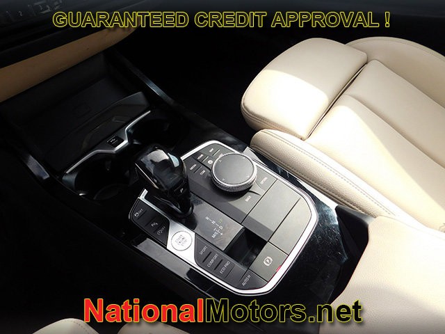 BMW 2 Series Vehicle Full-screen Gallery Image 20