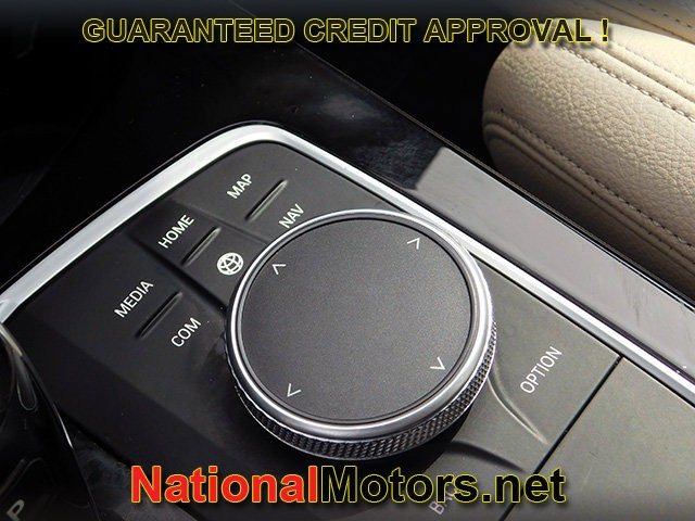BMW 2 Series Vehicle Full-screen Gallery Image 21