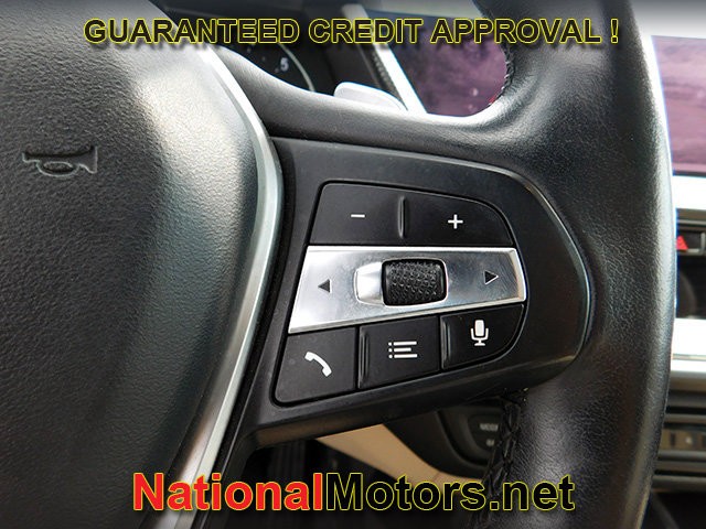 BMW 2 Series Vehicle Full-screen Gallery Image 22