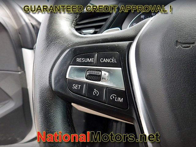 BMW 2 Series Vehicle Full-screen Gallery Image 23