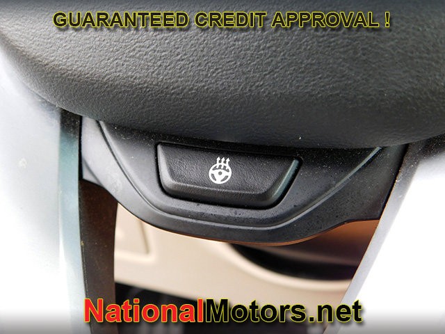 BMW 2 Series Vehicle Full-screen Gallery Image 24