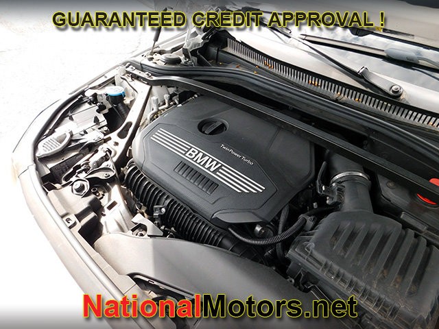 BMW 2 Series Vehicle Full-screen Gallery Image 27