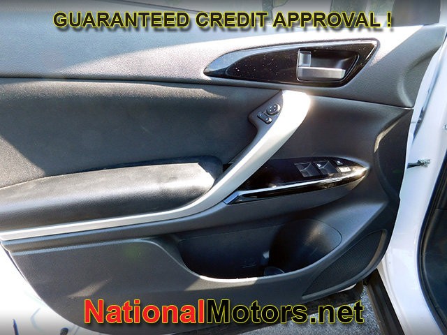 Mitsubishi Eclipse Cross Vehicle Full-screen Gallery Image 11
