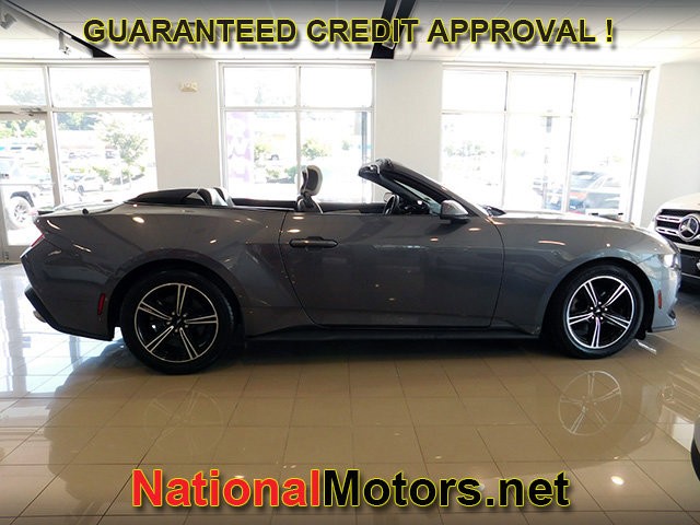 Ford Mustang Vehicle Full-screen Gallery Image 03