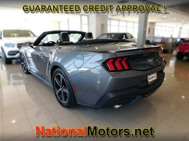 Ford Mustang Vehicle Full-screen Gallery Image 04