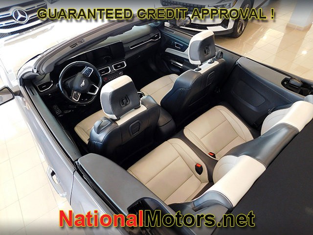 Ford Mustang Vehicle Full-screen Gallery Image 06