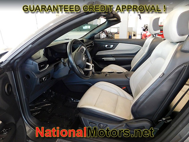 Ford Mustang Vehicle Full-screen Gallery Image 08