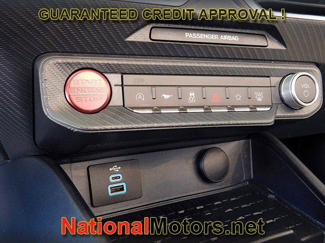 Ford Mustang Vehicle Full-screen Gallery Image 12