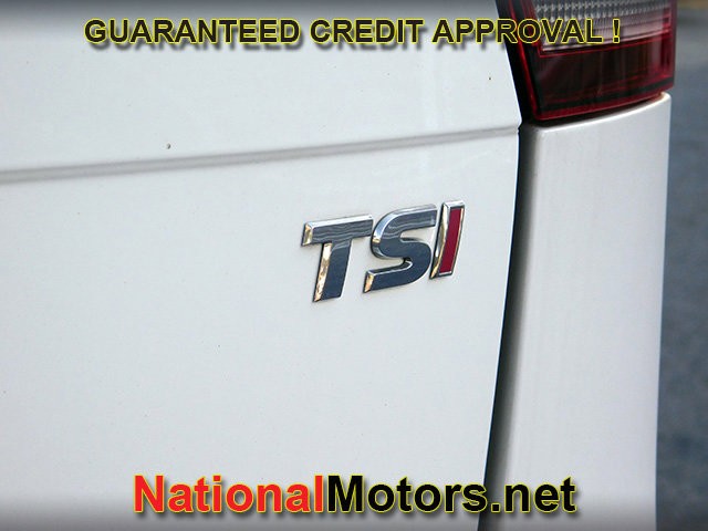 Volkswagen Tiguan Vehicle Full-screen Gallery Image 06