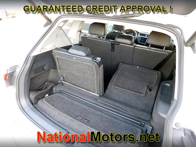 Volkswagen Tiguan Vehicle Full-screen Gallery Image 08