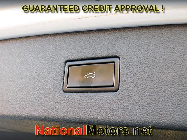 Volkswagen Tiguan Vehicle Full-screen Gallery Image 09