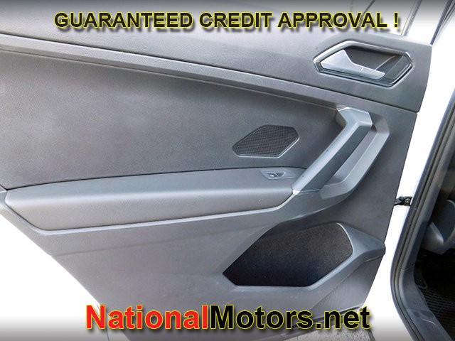 Volkswagen Tiguan Vehicle Full-screen Gallery Image 11