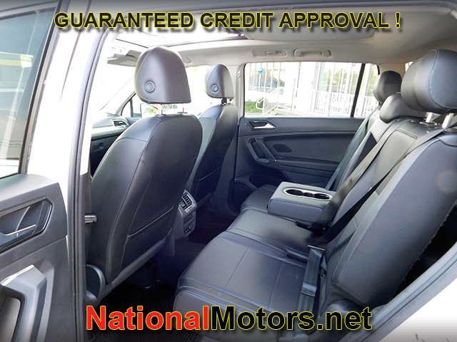 Volkswagen Tiguan Vehicle Full-screen Gallery Image 12