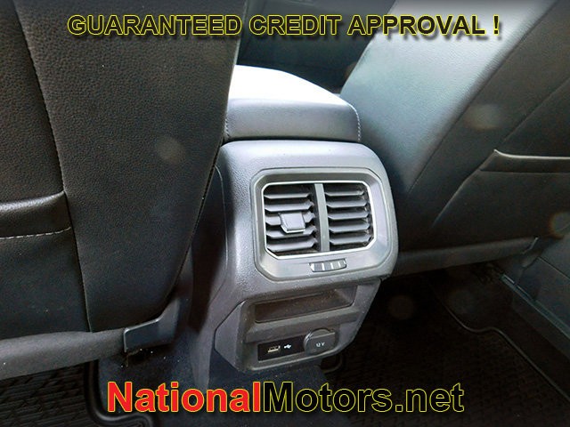 Volkswagen Tiguan Vehicle Full-screen Gallery Image 13