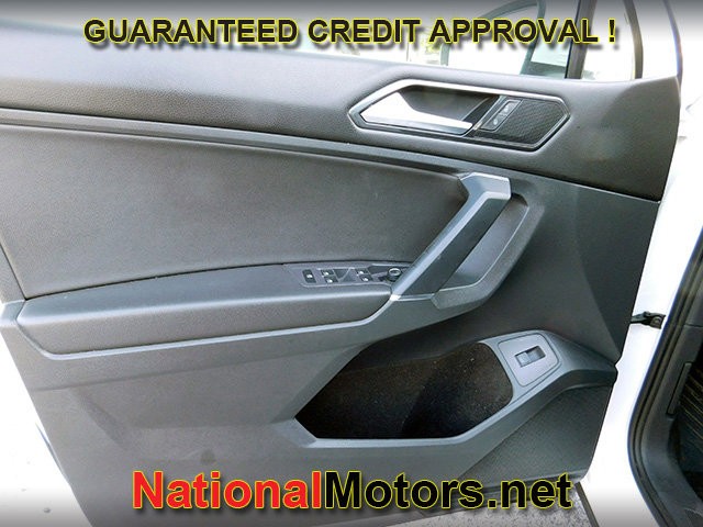 Volkswagen Tiguan Vehicle Full-screen Gallery Image 15