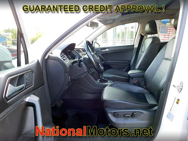 Volkswagen Tiguan Vehicle Full-screen Gallery Image 16
