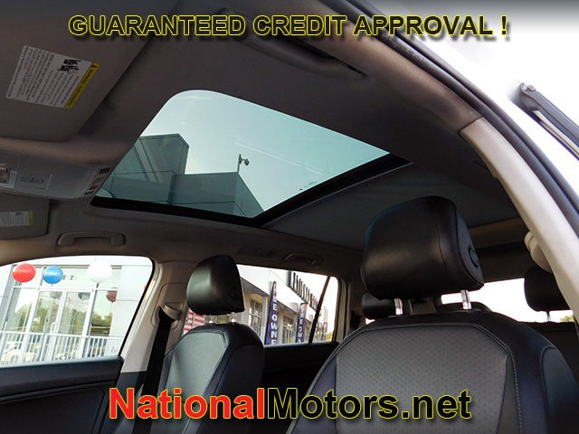 Volkswagen Tiguan Vehicle Full-screen Gallery Image 17
