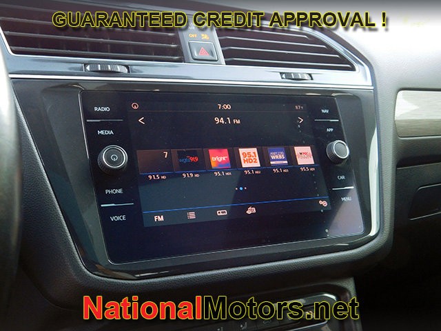 Volkswagen Tiguan Vehicle Full-screen Gallery Image 18