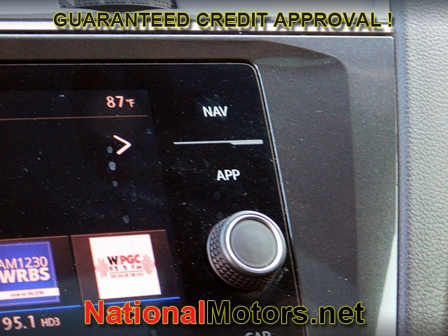 Volkswagen Tiguan Vehicle Full-screen Gallery Image 19