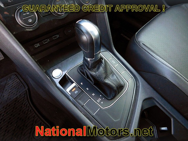 Volkswagen Tiguan Vehicle Full-screen Gallery Image 23