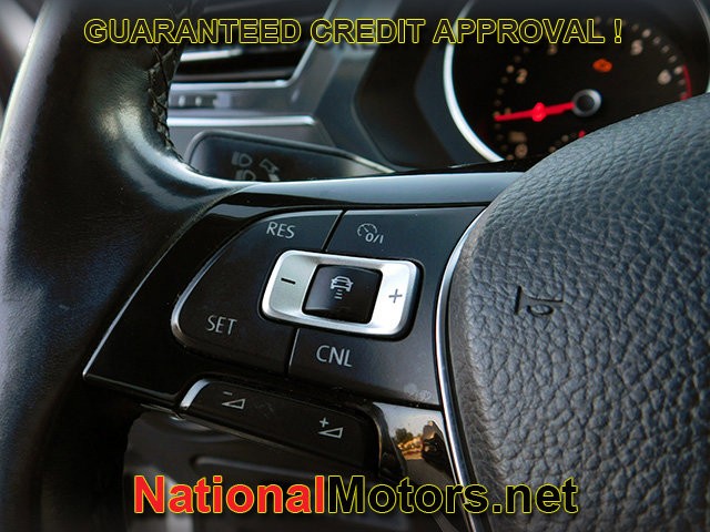 Volkswagen Tiguan Vehicle Full-screen Gallery Image 25