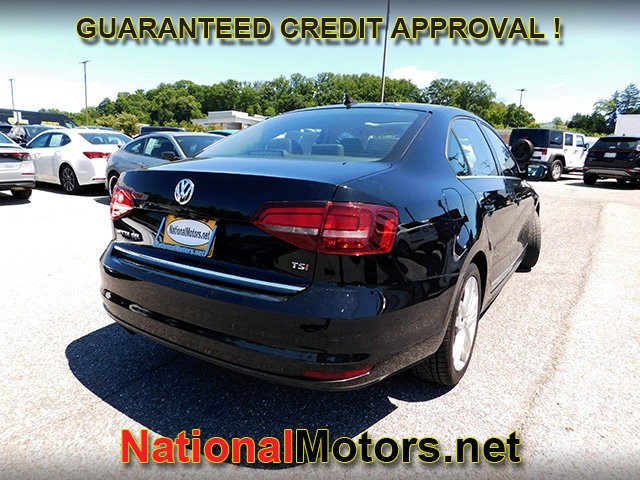 Volkswagen Jetta Vehicle Full-screen Gallery Image 05