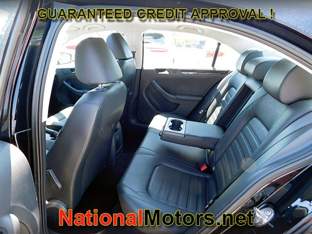 Volkswagen Jetta Vehicle Full-screen Gallery Image 10