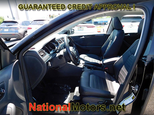 Volkswagen Jetta Vehicle Full-screen Gallery Image 13