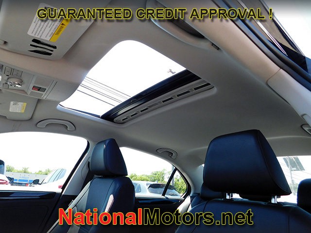 Volkswagen Jetta Vehicle Full-screen Gallery Image 15