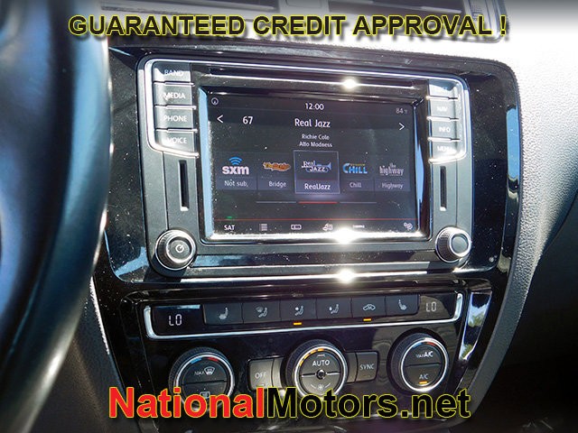 Volkswagen Jetta Vehicle Full-screen Gallery Image 16