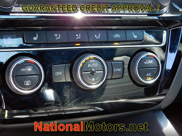 Volkswagen Jetta Vehicle Full-screen Gallery Image 19